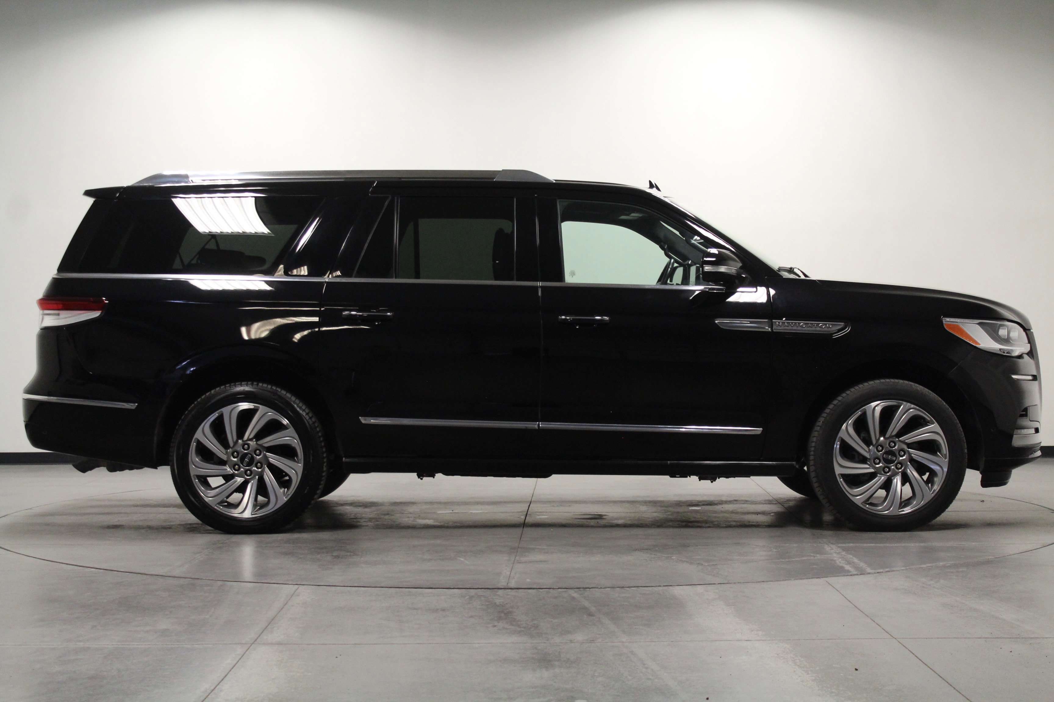 2023 Lincoln Navigator L Reserve photo 2