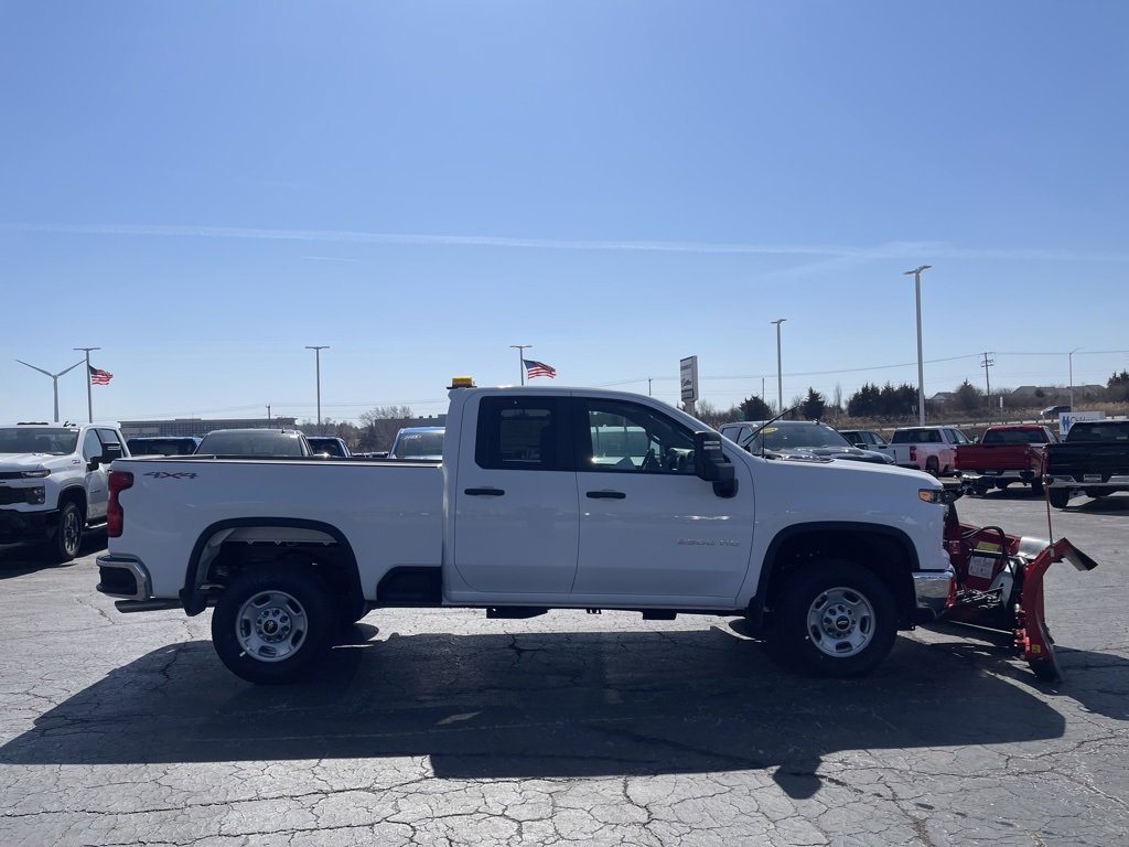 2025 Chevrolet Silverado 2500HD photo 2