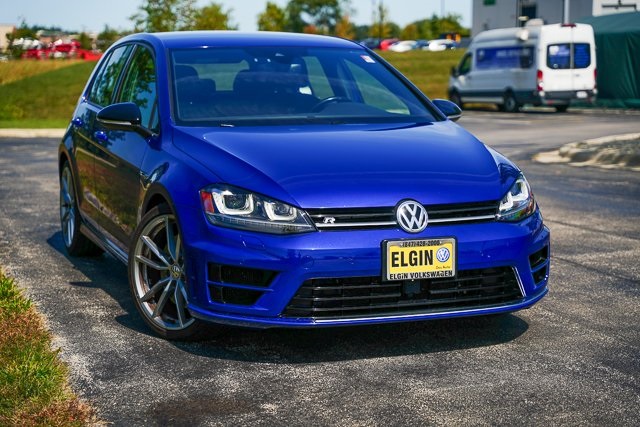 2017 Volkswagen Golf R 4Motion photo 3