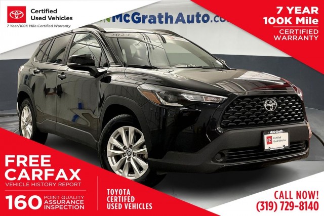 2024 Toyota Corolla Cross LE's photo