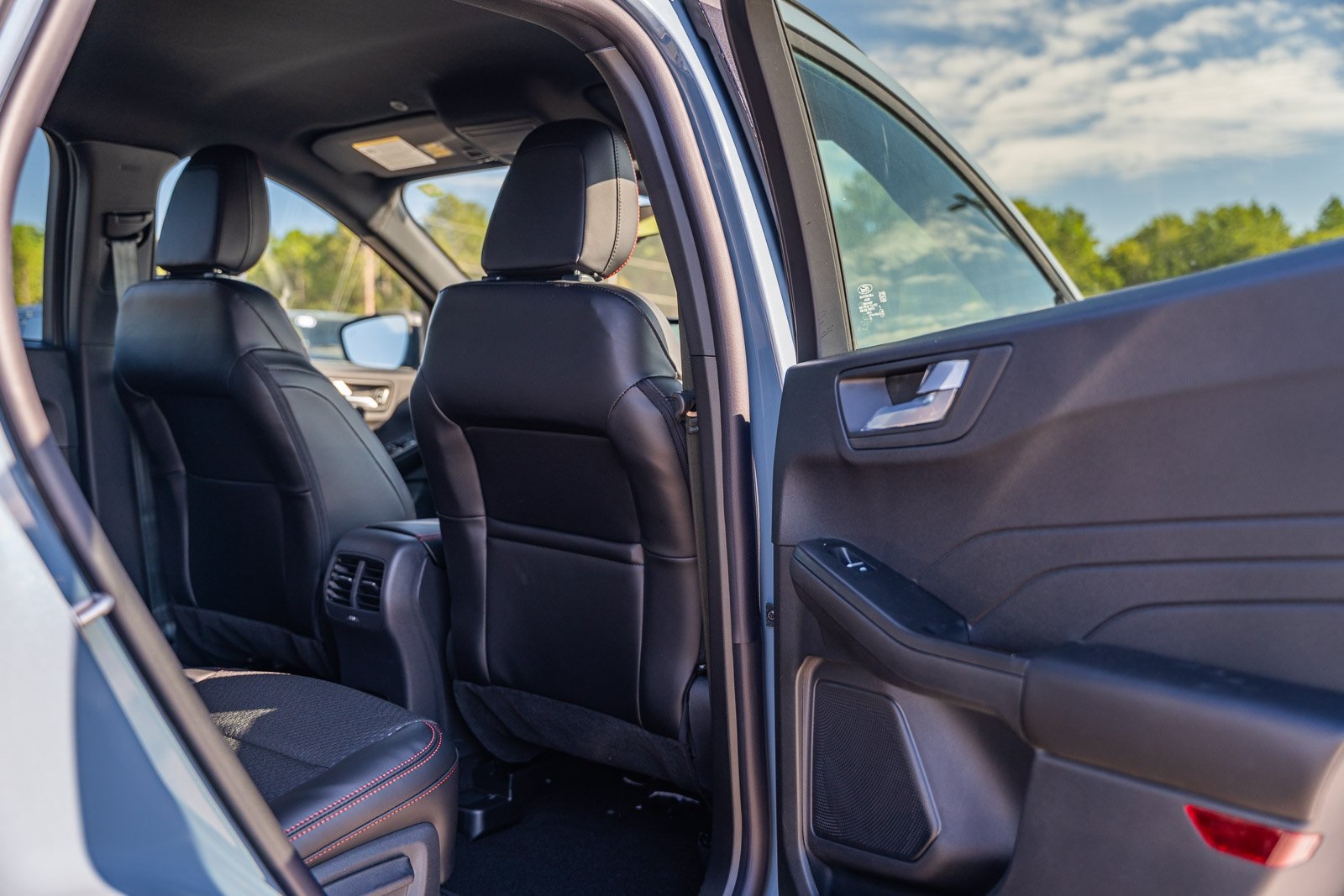 2025 Ford Escape ST-Line photo 8