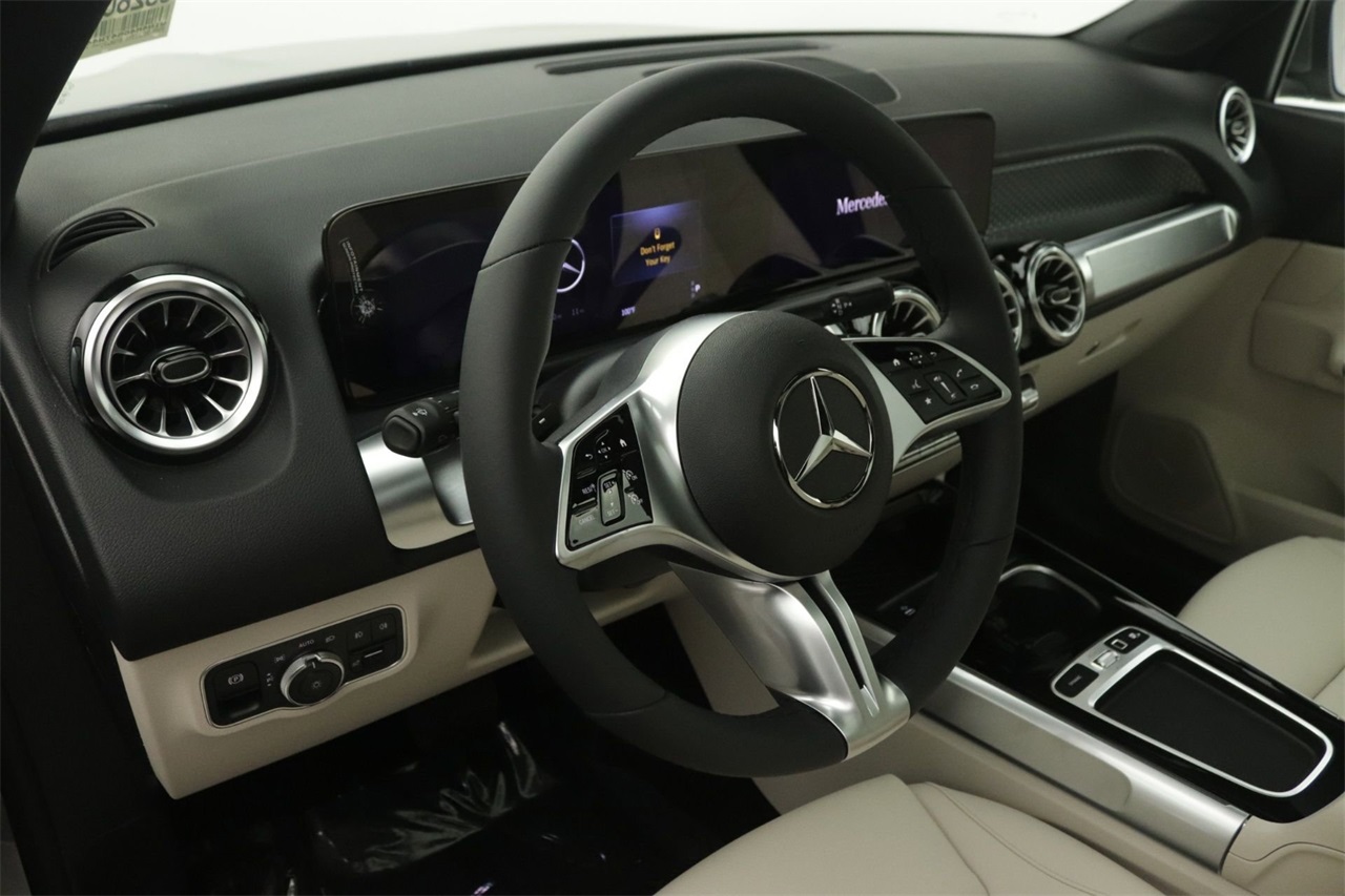 2026 Mercedes Benz GLB 250 photo 3