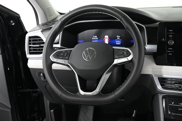 2025 Volkswagen Taos SE photo 6