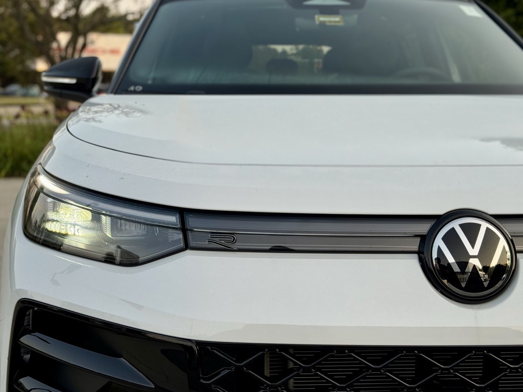 2025 Volkswagen Tiguan SE R-Line Black photo 3