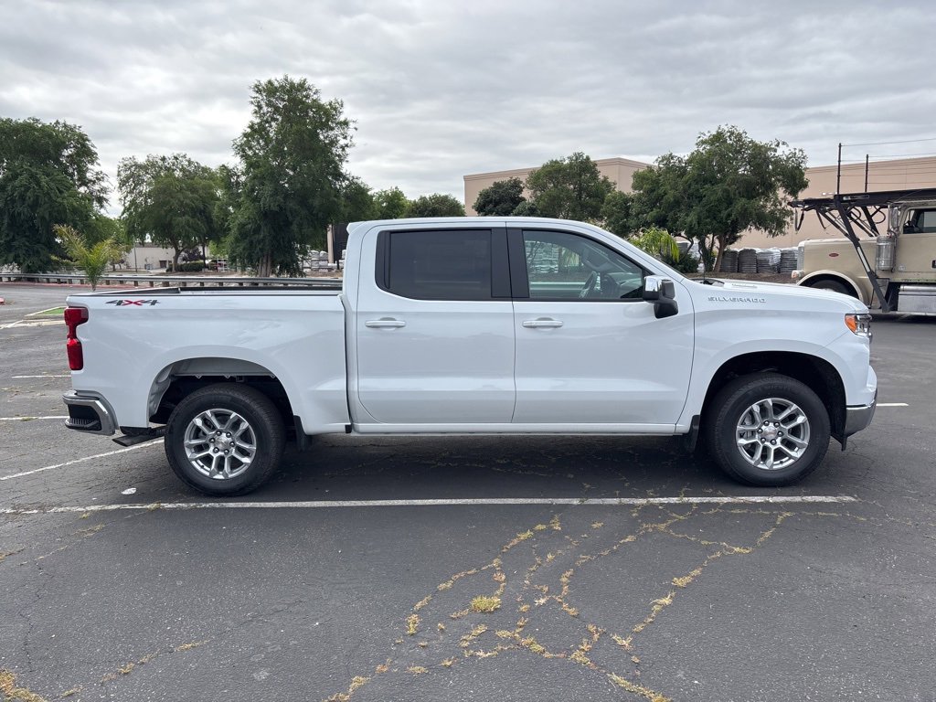 2025 Chevrolet Silverado 1500 LT photo 2