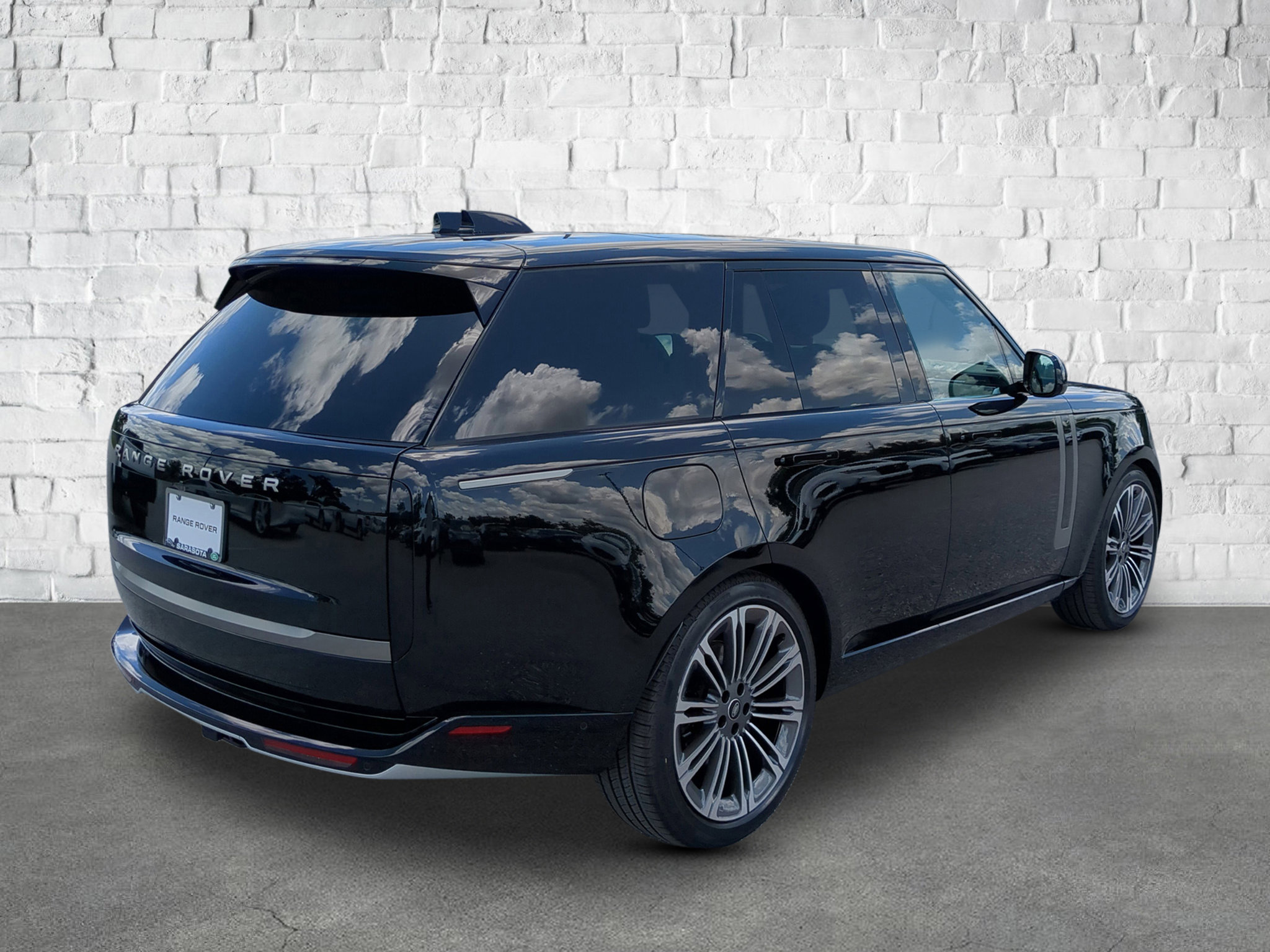 2025 Land Rover Range Rover SE photo 4