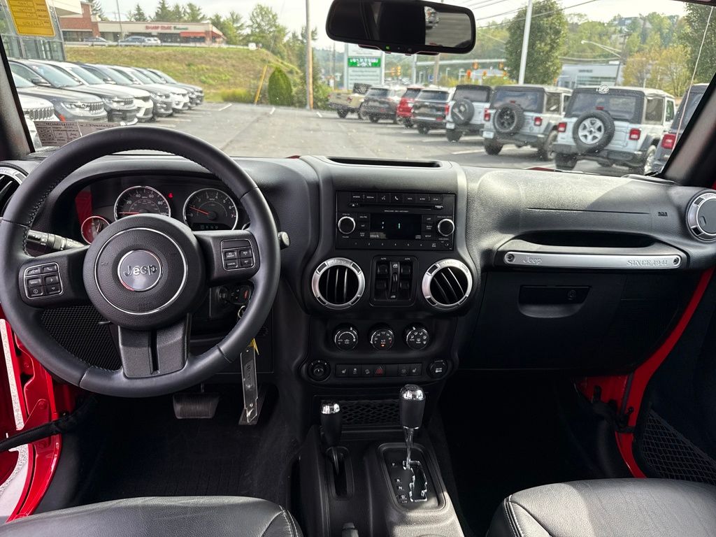 2015 Jeep Wrangler Unlimited Sahara photo 12
