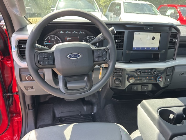 2025 Ford F-600 photo 4