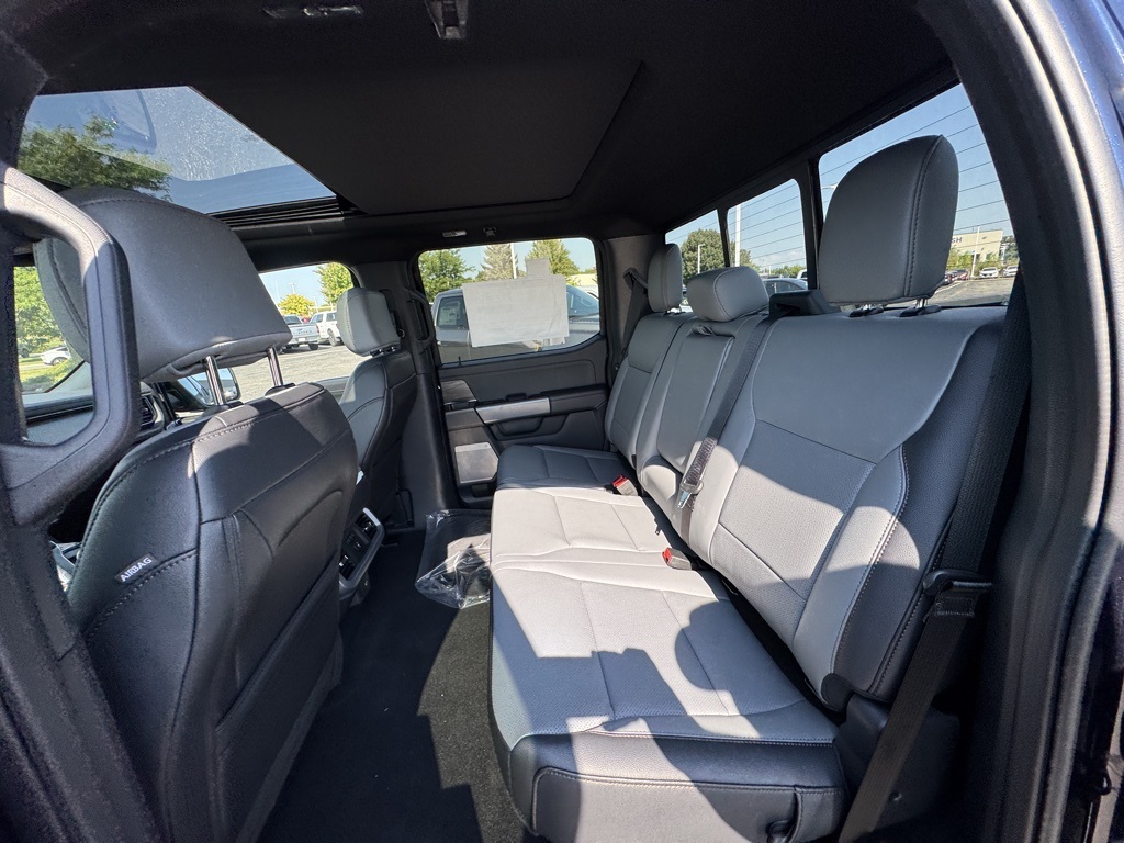 2025 Ford F-150 Lightning Lariat photo 11