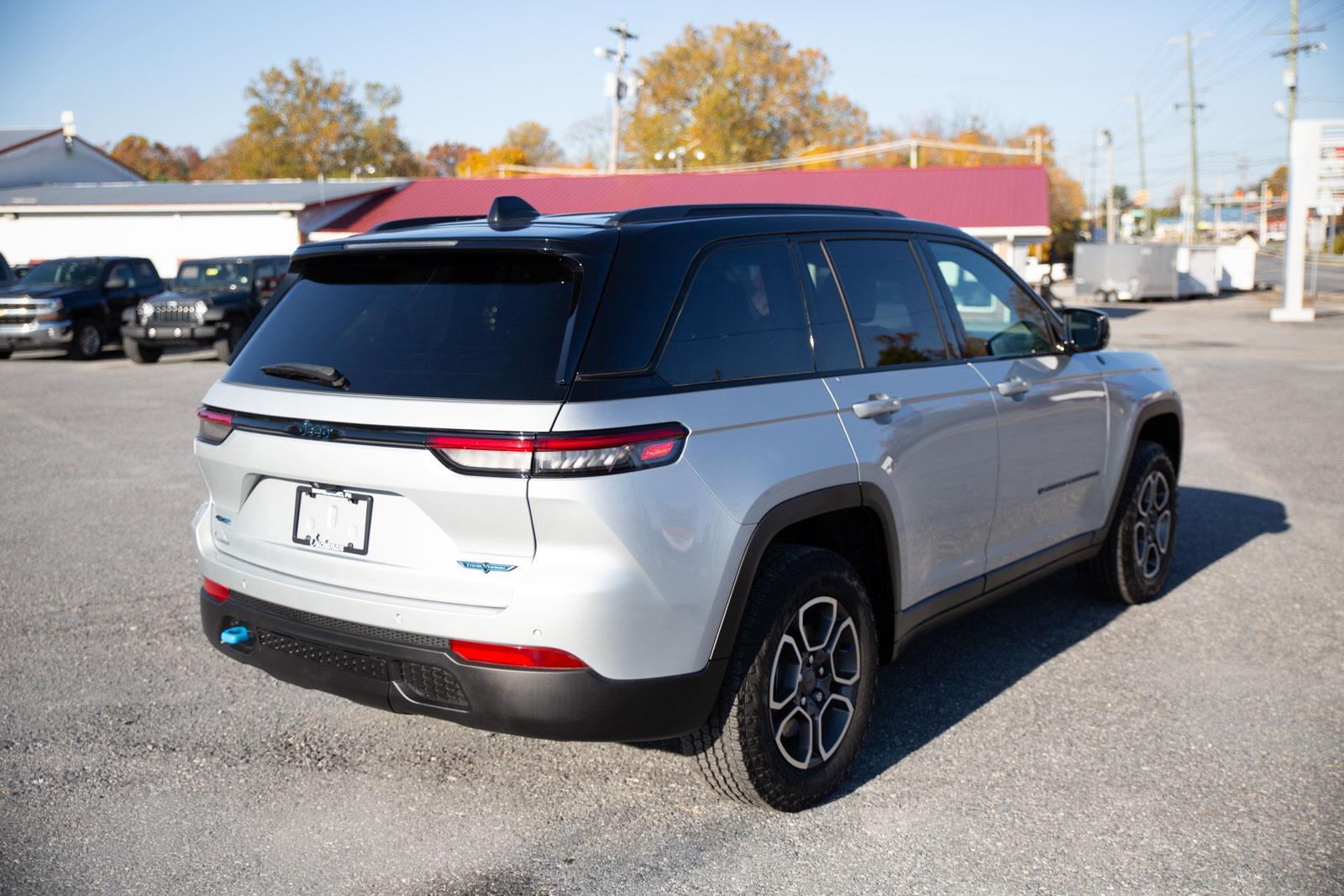 2022 Jeep Cherokee Trailhawk 4xe photo 2
