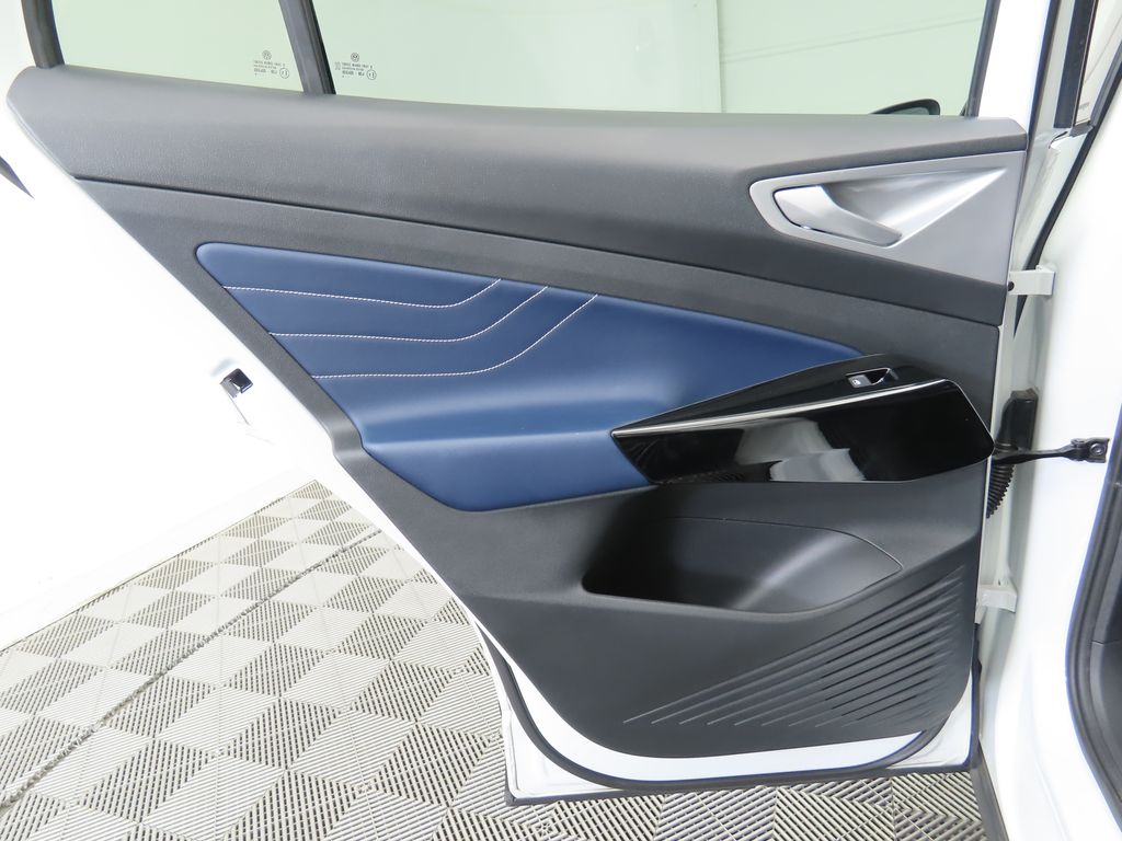 2024 Volkswagen ID.4 S photo 27