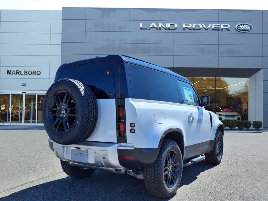 2025 Land Rover Defender 90 S photo 2
