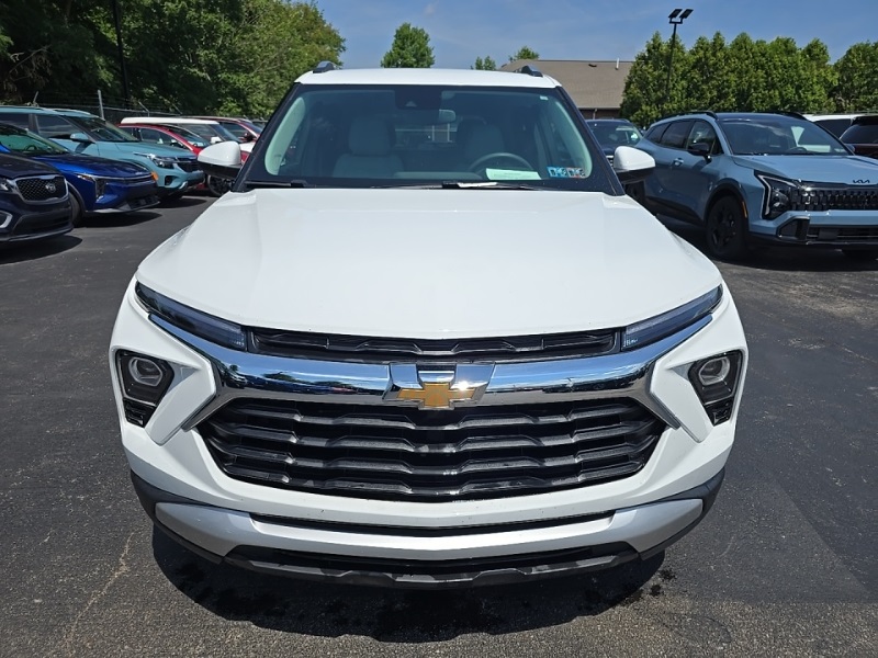 2024 Chevrolet Trailblazer LT photo 2