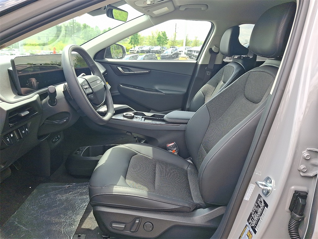 2025 Kia EV6 Light photo 13