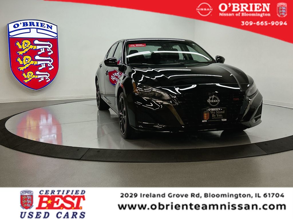 2025 Nissan Altima SR's photo