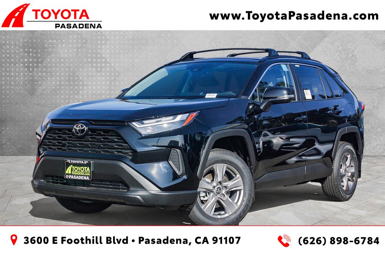 2025 Toyota RAV4 XLE's photo