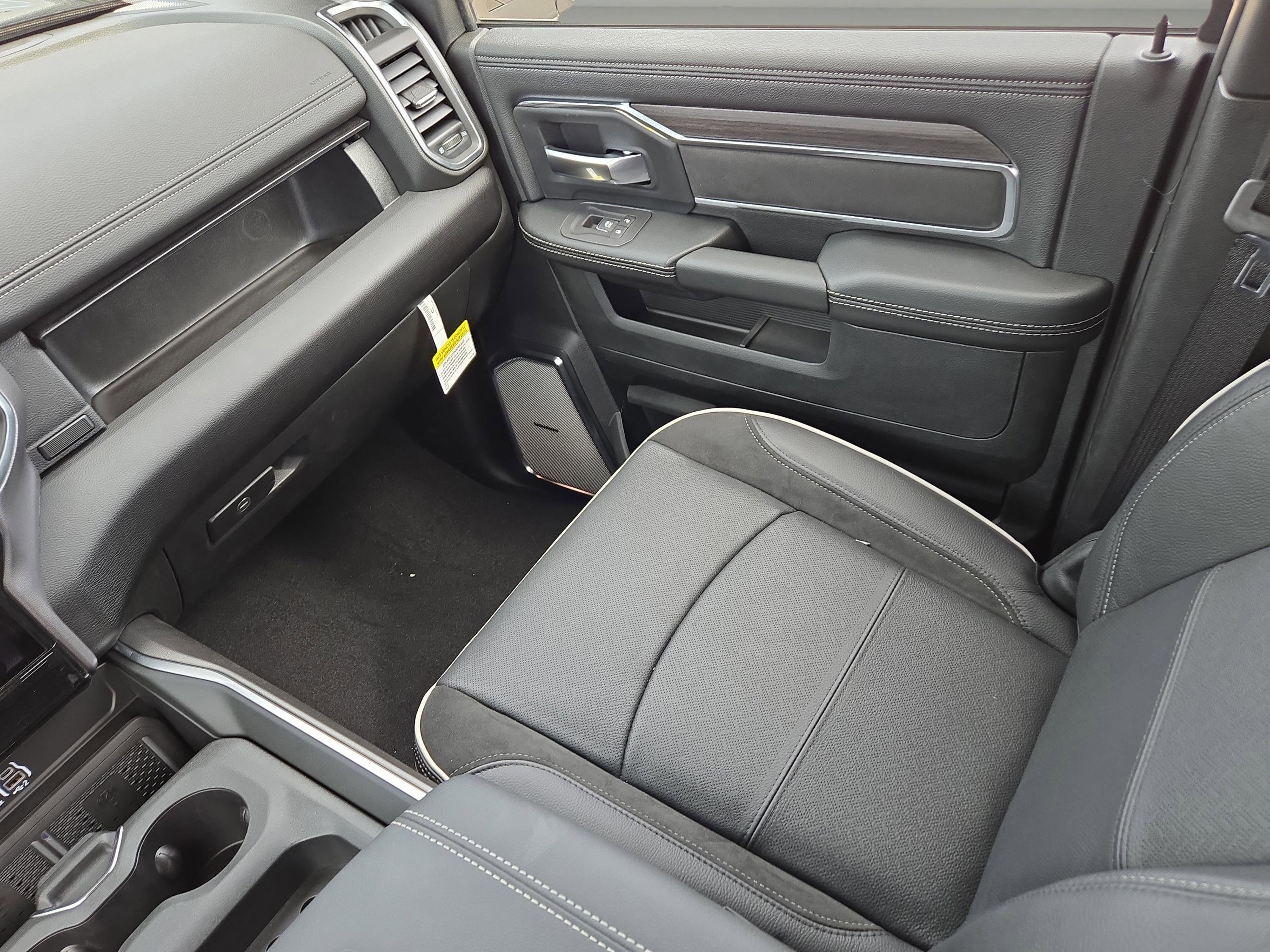 2026 Ram 2500 Laramie photo 17