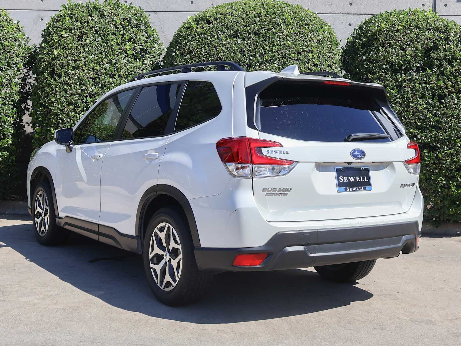 2022 Subaru Forester Premium photo 4