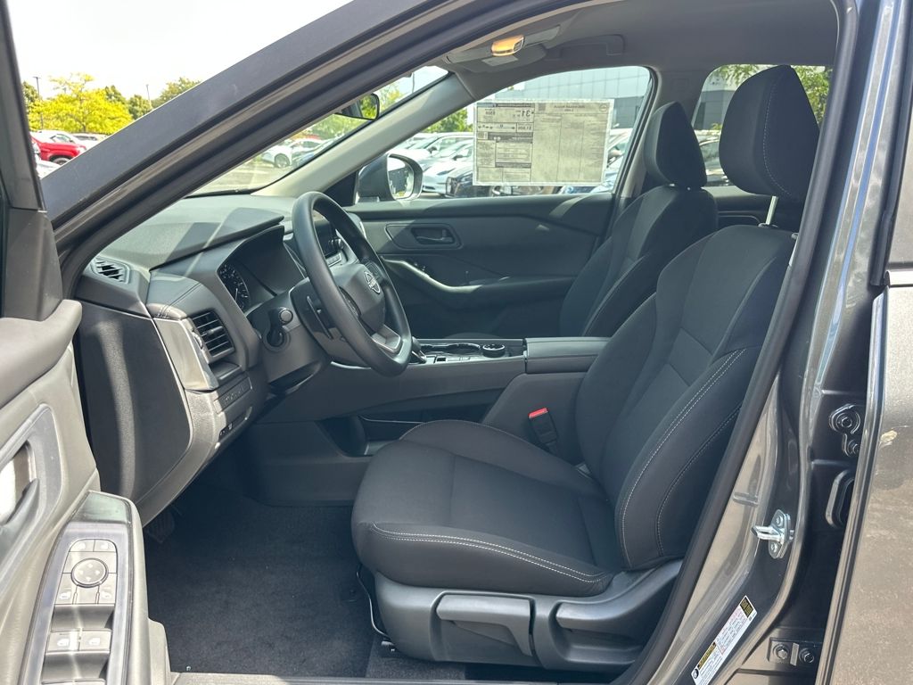 2026 Nissan Rogue S photo 9