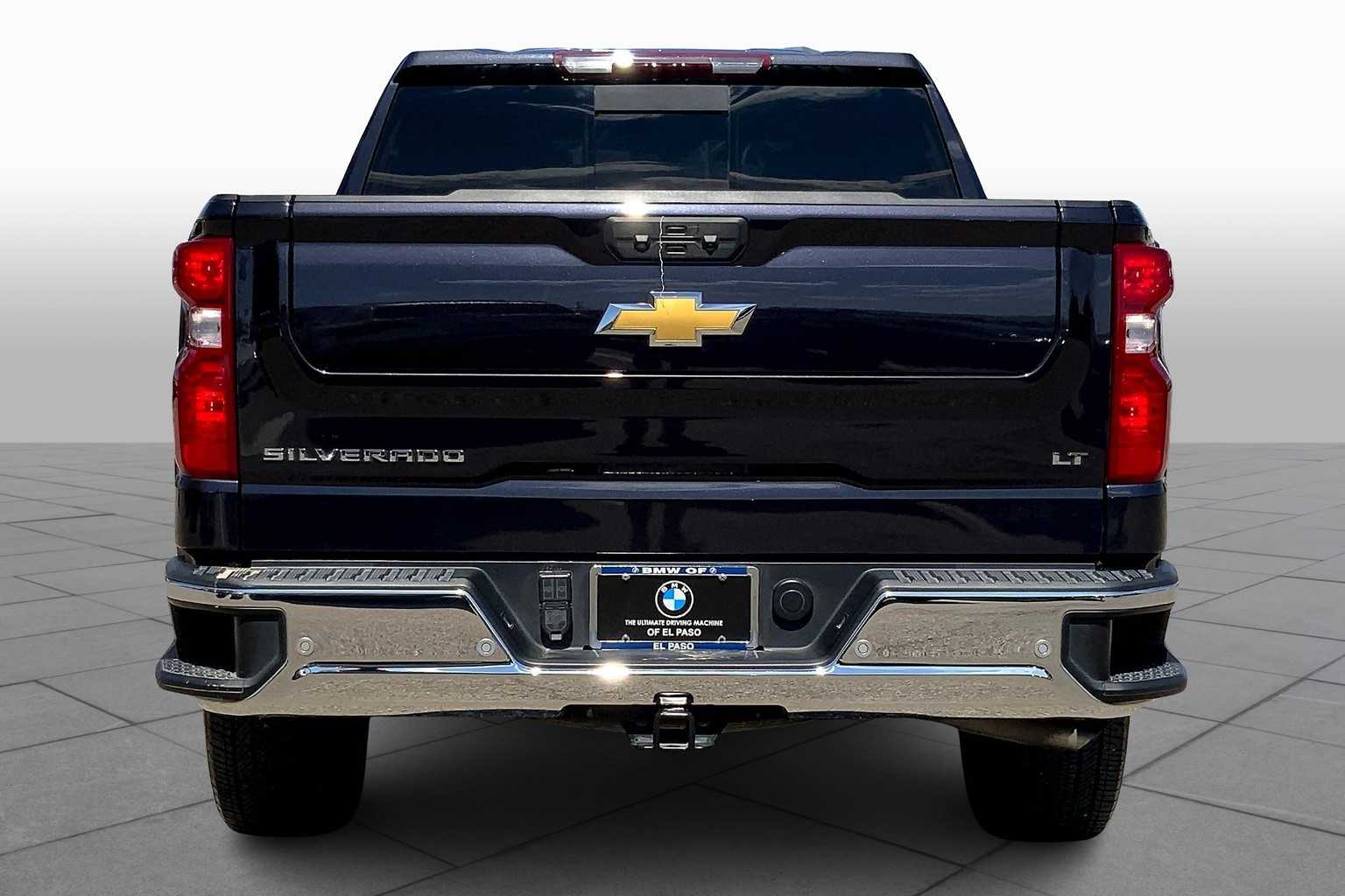 2023 Chevrolet Silverado 1500 LT photo 2