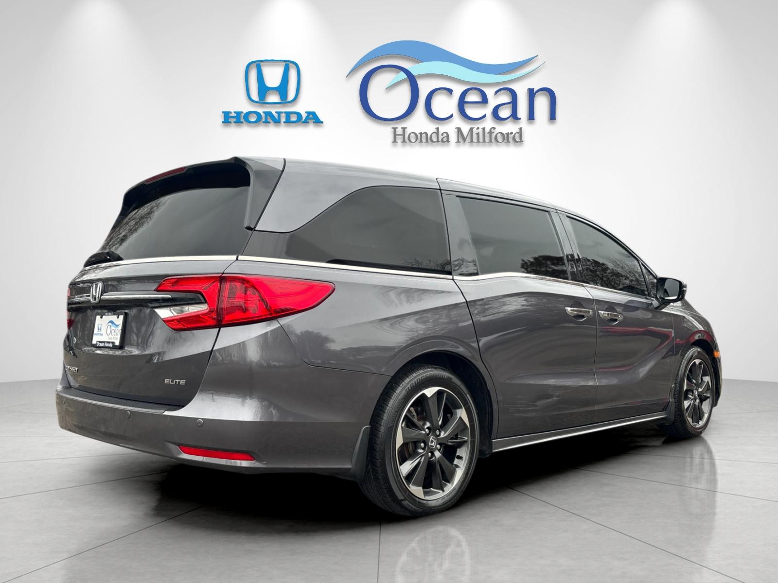 2022 Honda Odyssey Elite photo 3