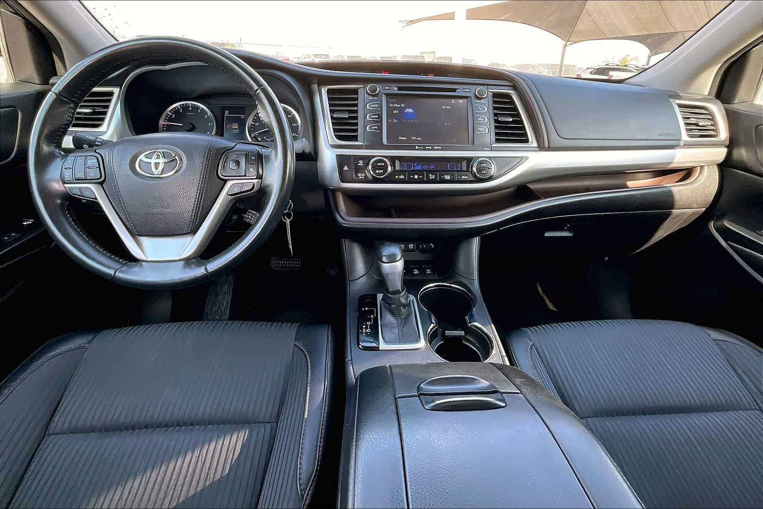 2017 Toyota Highlander LE Plus photo 13