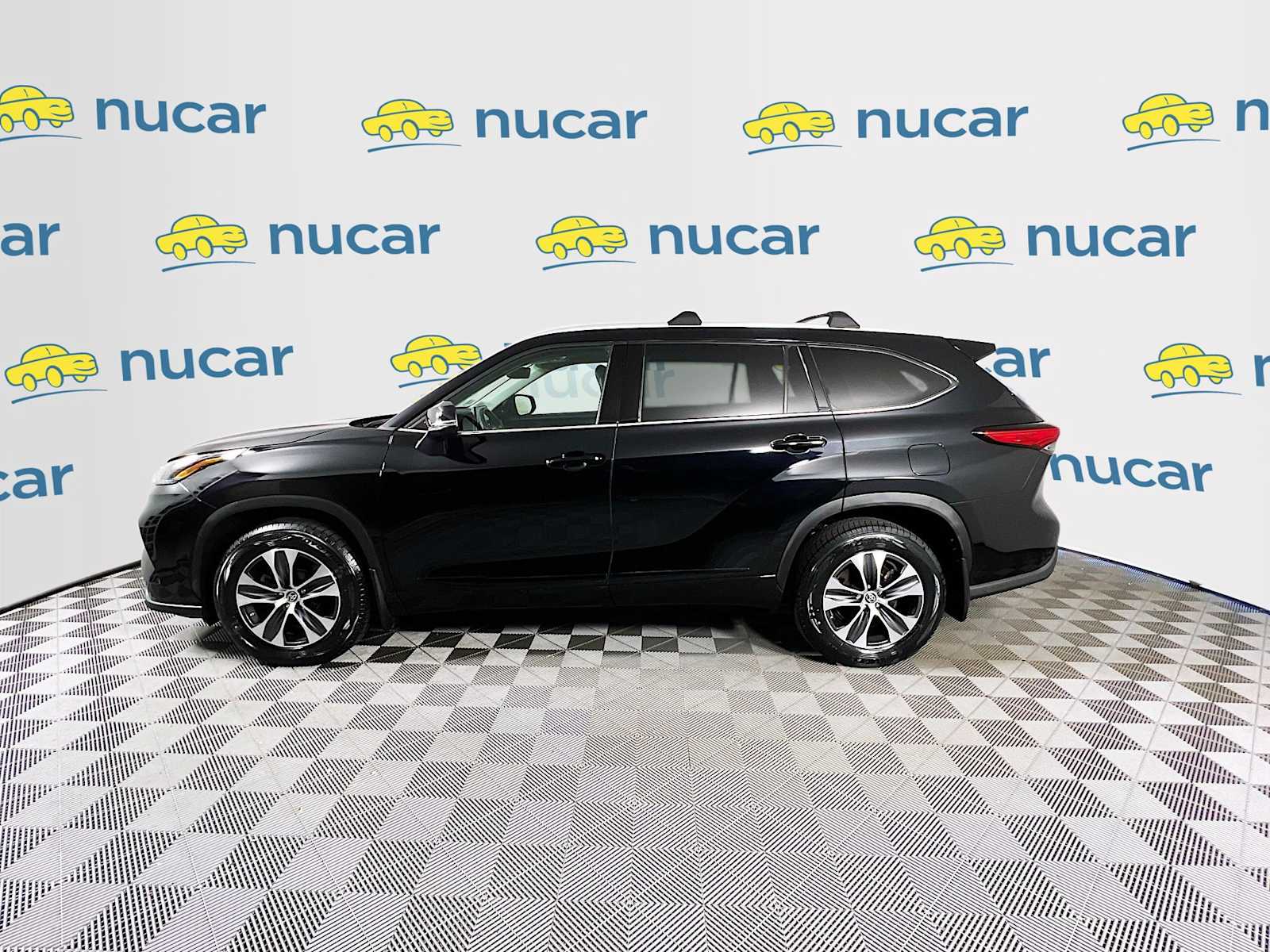2022 Toyota Highlander XLE photo 3