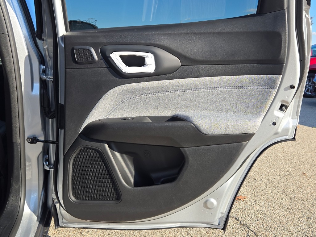 2025 Jeep Compass Latitude photo 9
