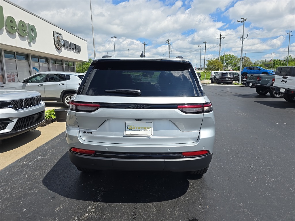 2025 Jeep Grand Cherokee Altitude photo 2