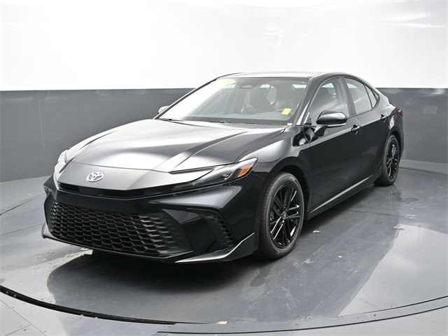 2025 Toyota Camry SE photo 3