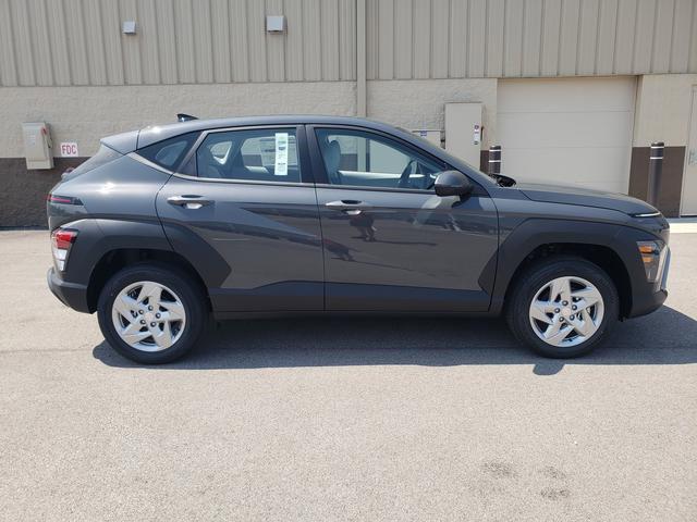 2026 Hyundai Kona SE photo 3