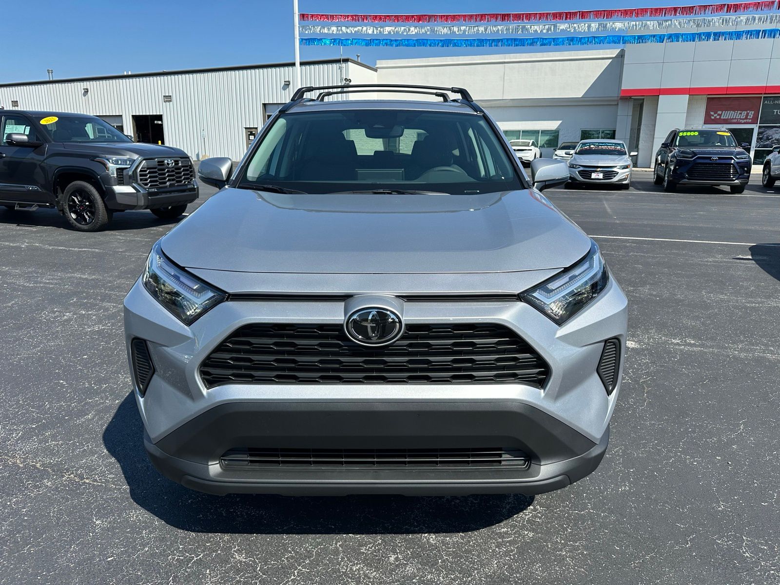 2025 Toyota RAV4 Hybrid XLE photo 8