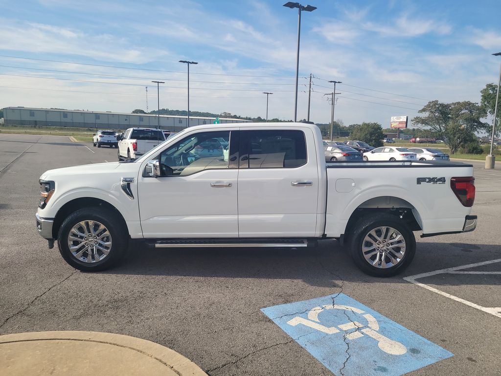 2025 Ford F-150 XLT photo 6