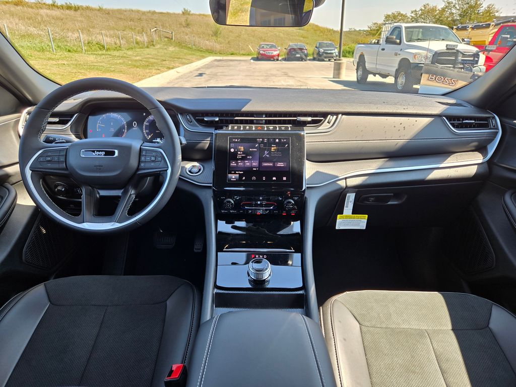 2025 Jeep Grand Cherokee Altitude X photo 14