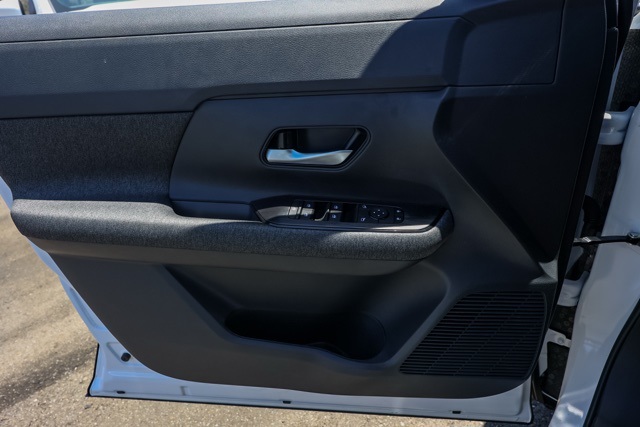 2025 Nissan Kicks SV photo 21