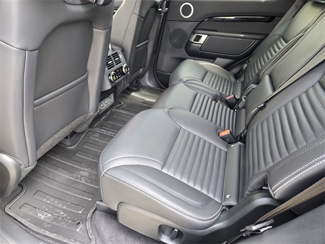 2025 Land Rover Discovery S photo 19