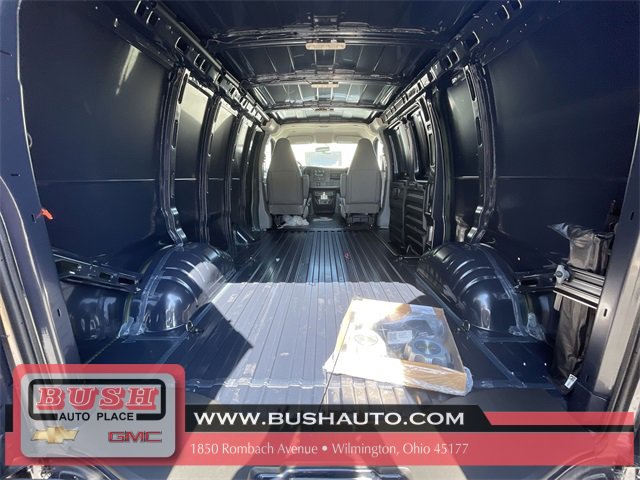 2025 Chevrolet Express Cargo 3500 photo 23