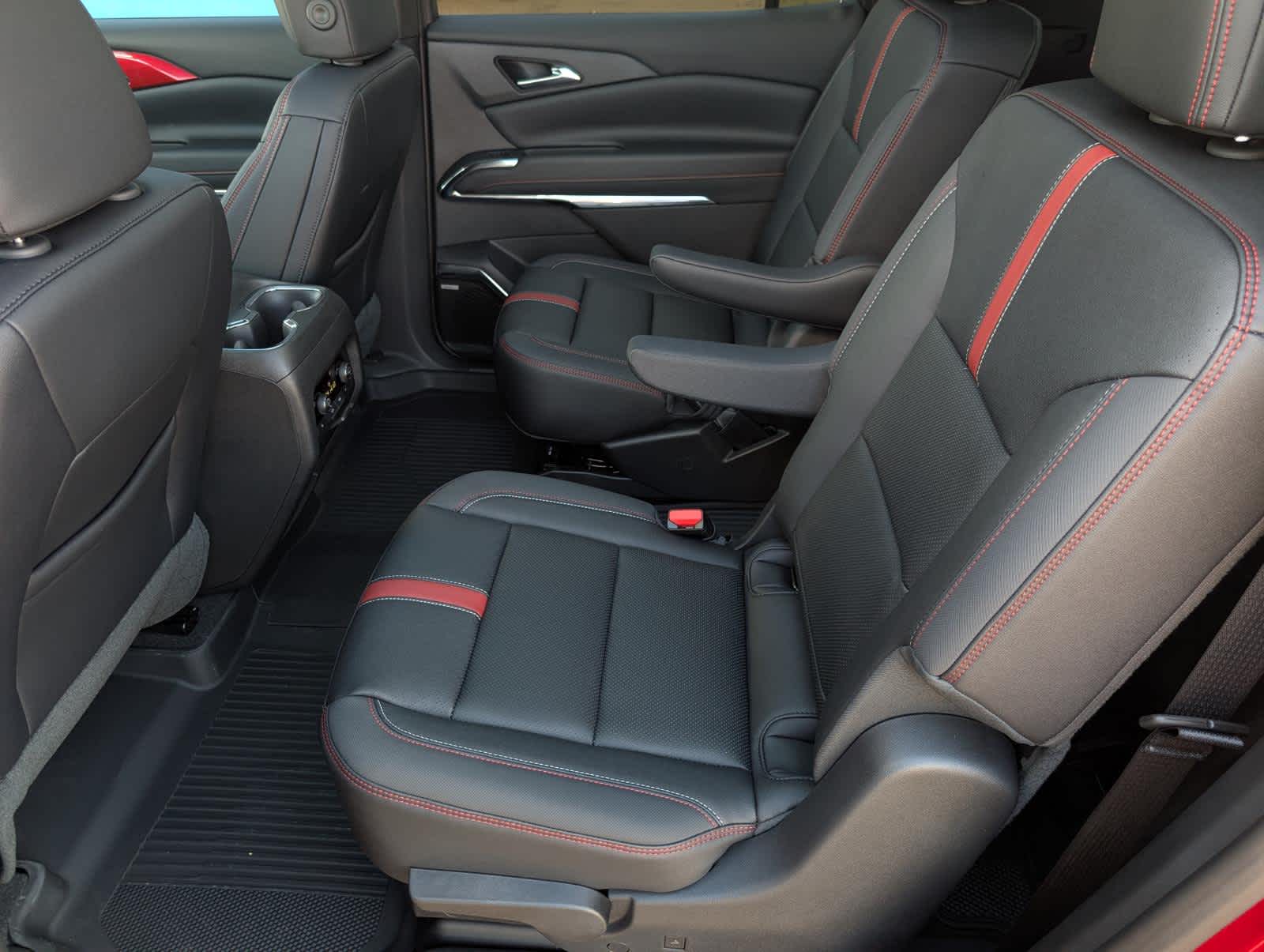 2025 Chevrolet Traverse RS photo 13