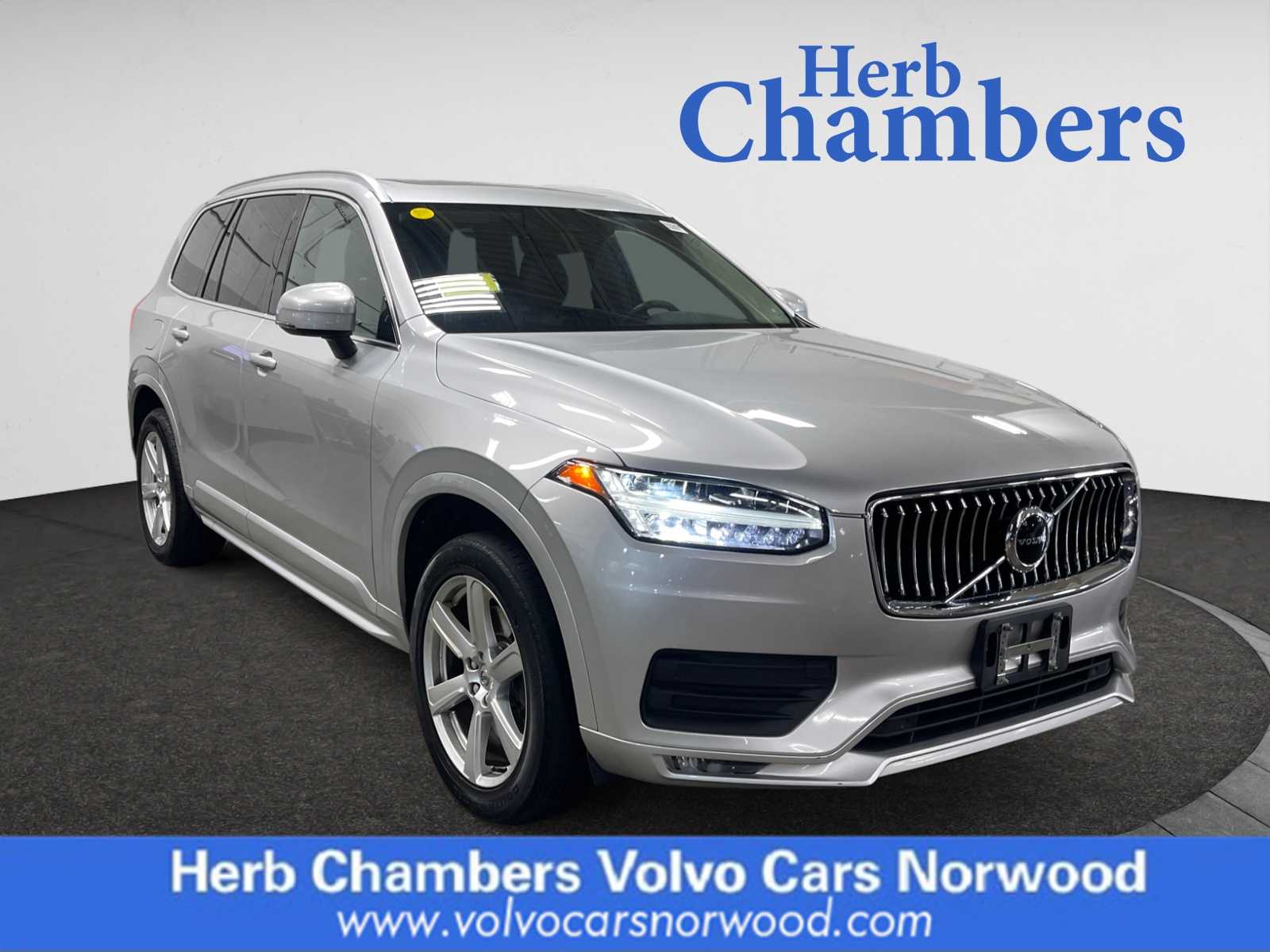2020 Volvo XC90 Momentum's photo