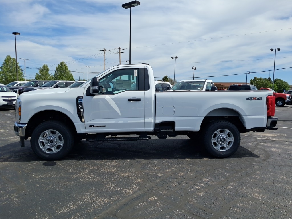2025 Ford F-250 XLT photo 3