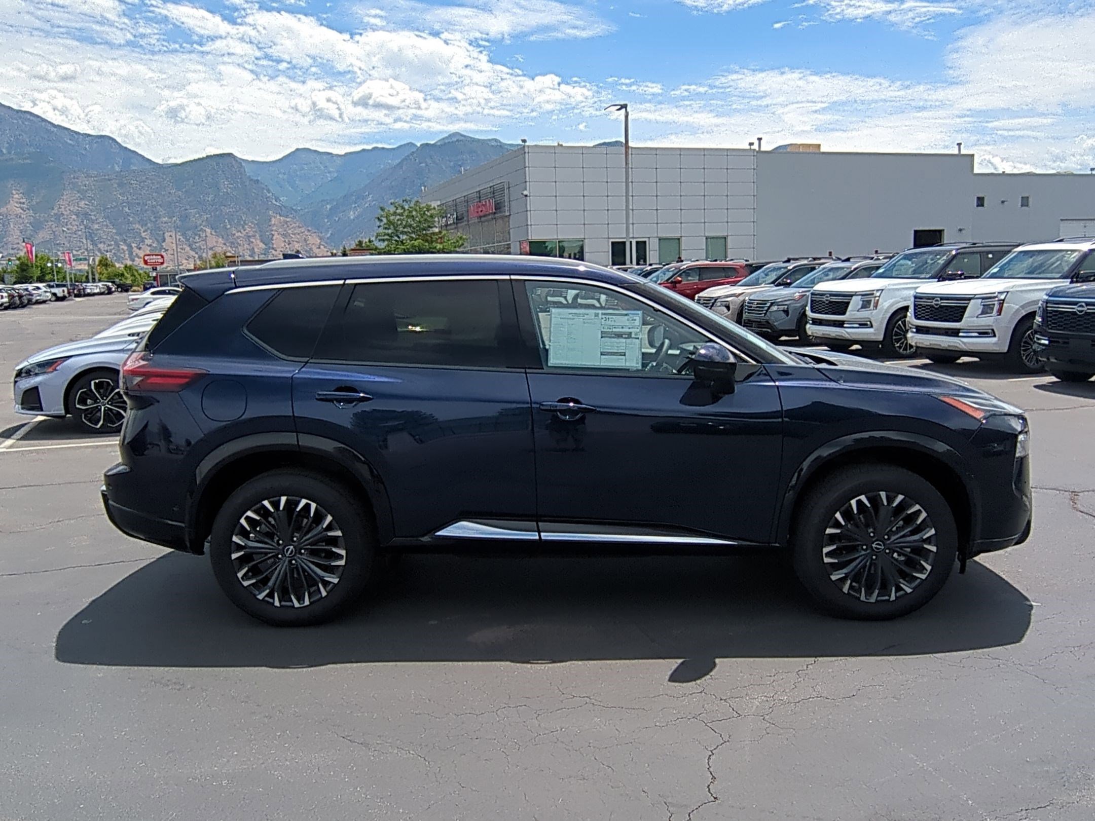 2025 Nissan Rogue Platinum photo 2