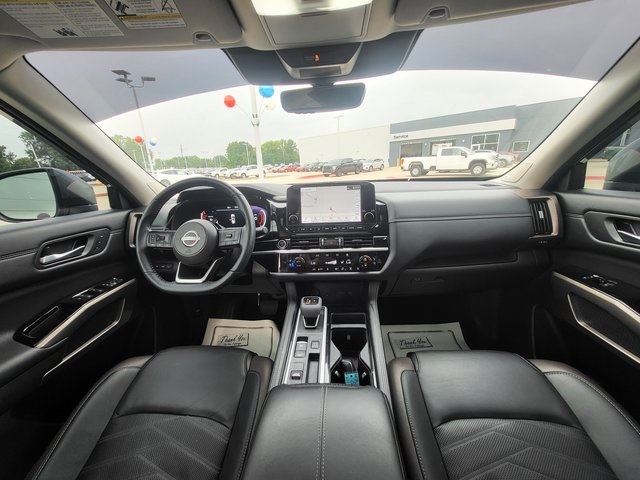 2024 Nissan Pathfinder Platinum photo 16