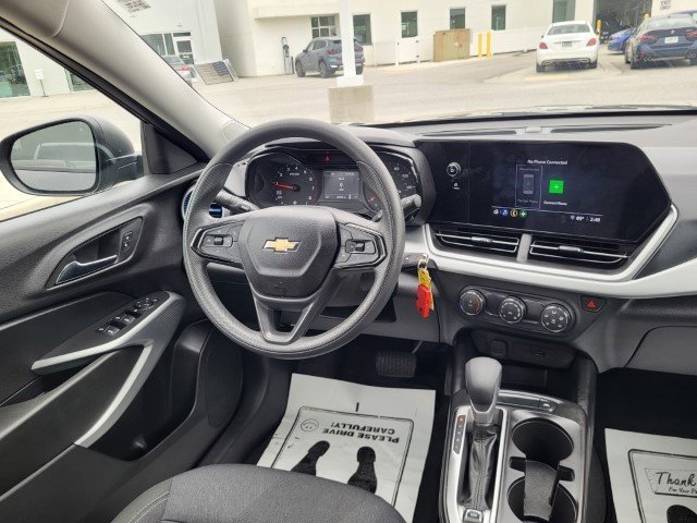 2025 Chevrolet Trax LS photo 13