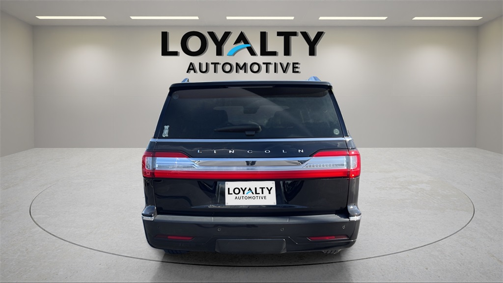 2021 Lincoln Navigator Standard photo 4