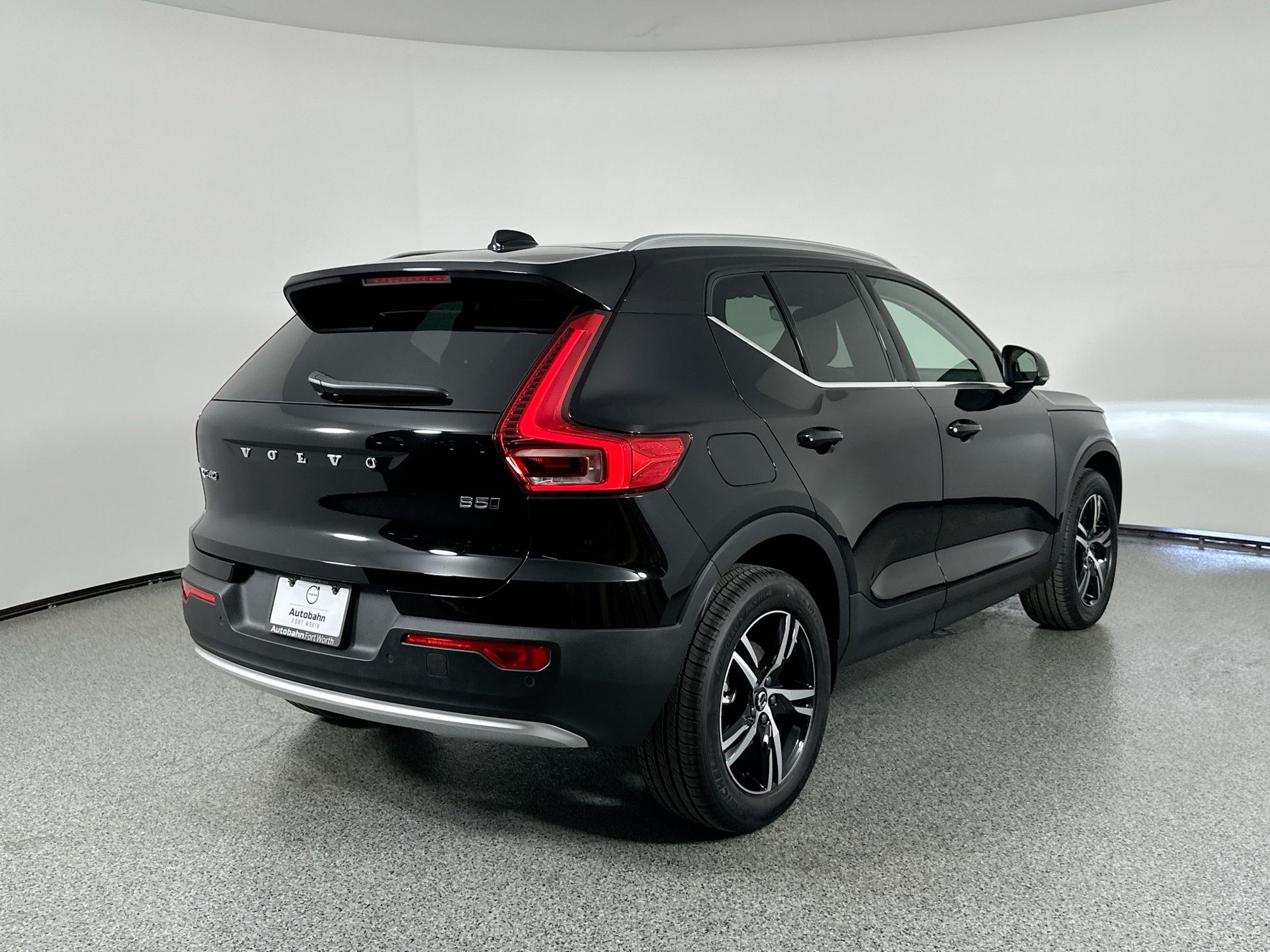 2025 Volvo XC40 AWD Core photo 4