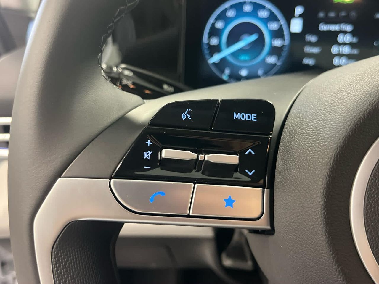 2025 Hyundai Elantra Hybrid Limited photo 32