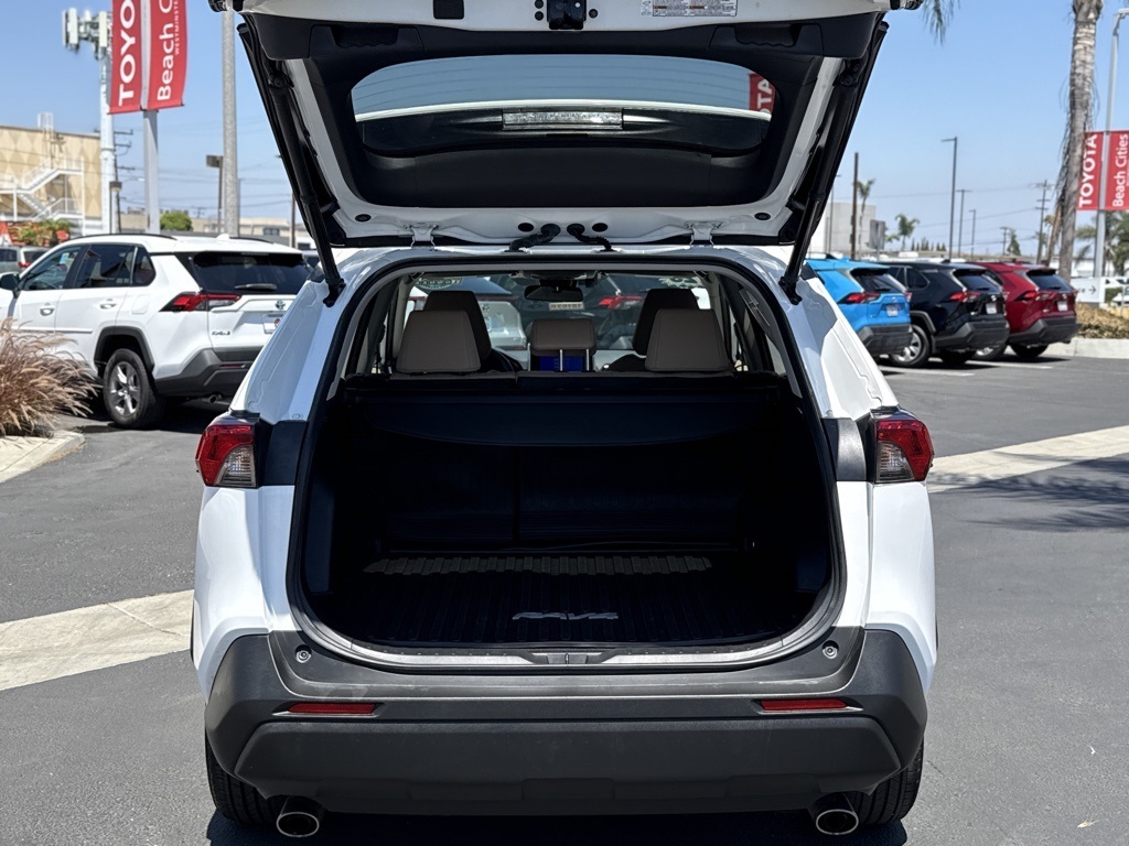 2023 Toyota RAV4 Hybrid XLE photo 13