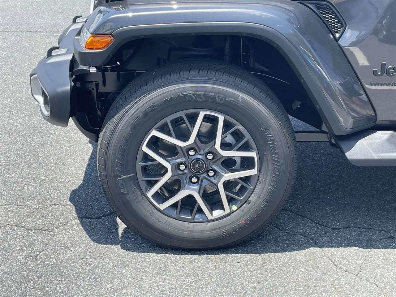 2025 Jeep Wrangler Sahara photo 31