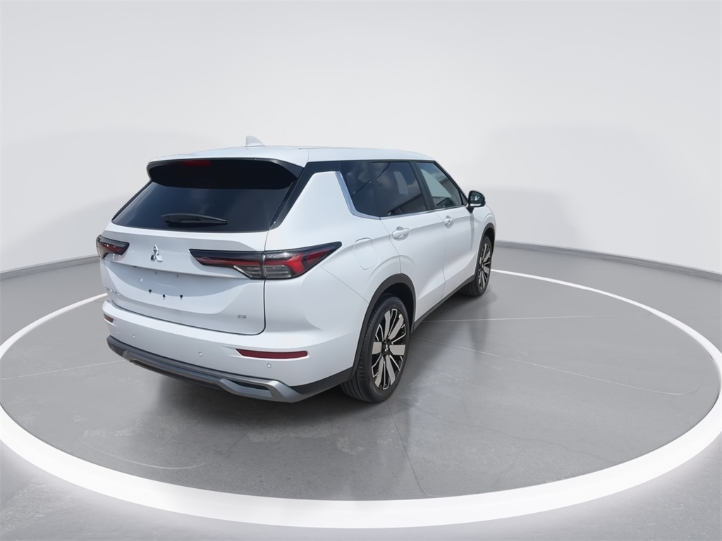 2025 Mitsubishi Outlander SE photo 8