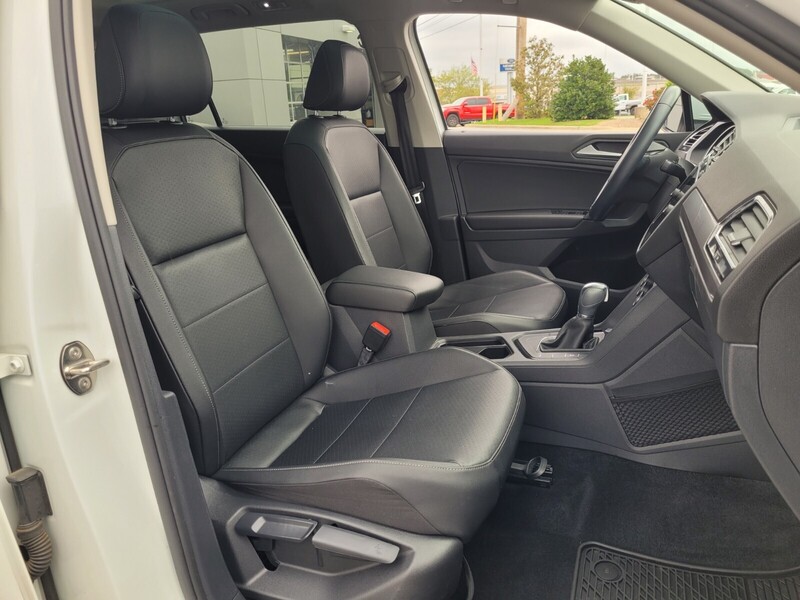 2019 Volkswagen Tiguan SE R-Line photo 13